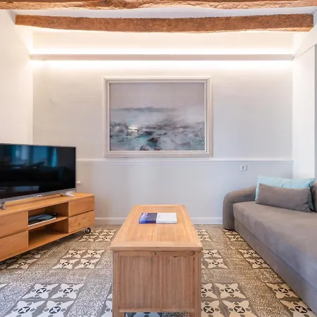 32 1 Apartment *
